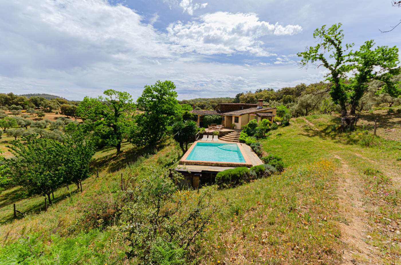 Acceso por pista de tierra